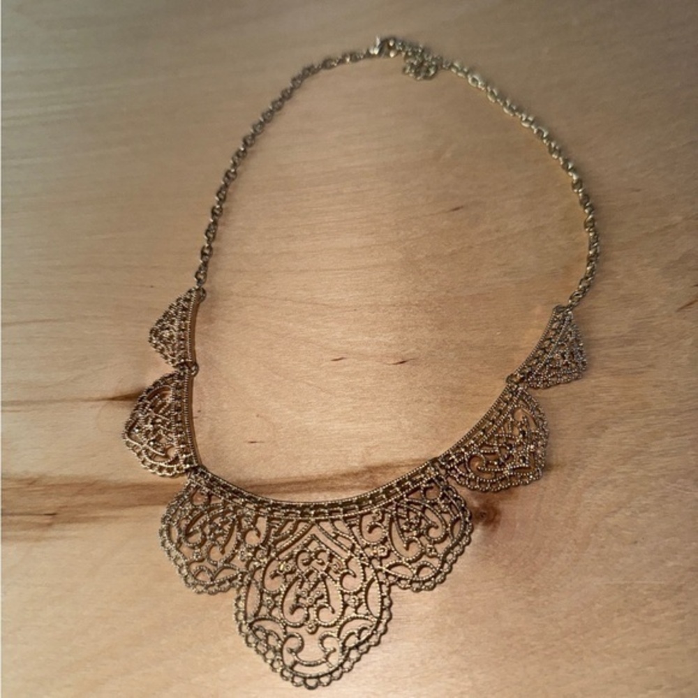 Gold Bib Style Necklace 🌟